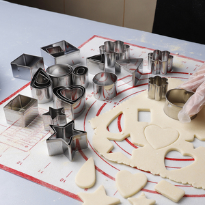 Ensemble de 27 emporte-pièces miniatures de Noël en acier inoxydable, moules à biscuits, outils de pâtisserie en forme de carré, triangle, cœur, étoile, fleur - Product Image 5