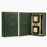 Boîte cadeau en carton rigide vert foncé de 2 mm, forme livre, papier simili cuir 120 g/m², gaufrage botanique doré, insert en mousse, bougie