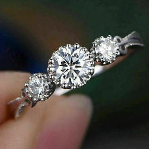 Anello Q085 in Oro Bianco con Diamante Taglio Brillante Rotondo Colore G Naturale Gioiello di Fidanzamento per Donna - Product Image 1