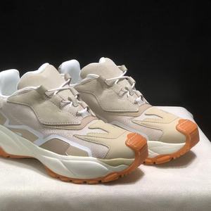 Chaussures de sport confortables à semelle épaisse en cuir véritable, design personnalisé pour hommes, chaussures de basket-ball élégantes et polyvalentes - Product Image 5