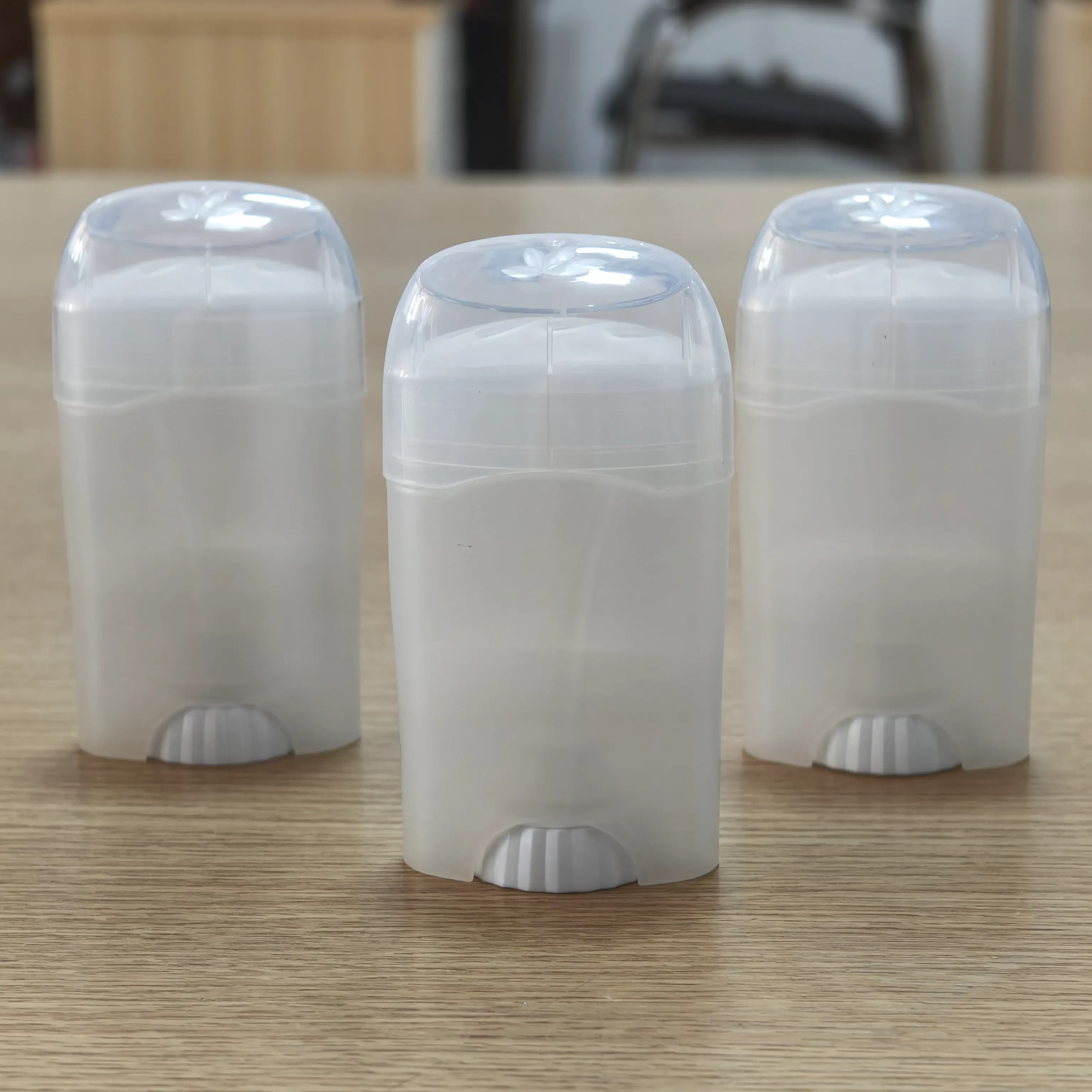 OEM ODM top filling packaging custom color empty twist-up plastic clear gel deodorant container with sifter lids