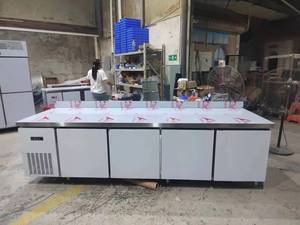 Nouveau comptoir de bar à thé boba SANYING avec réfrigérateur quatre portes et équipement complet pour la préparation de bubble tea et de thé au lait, prêt à l'emploi. - Product Image 4