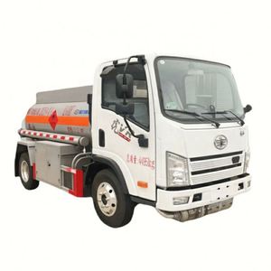 Camión Cisterna de Combustible FAW Pequeño 4*2, de Aleación de Aluminio y Acero, 5000 Litros, para Líquidos Inflamables, Transmisión Manual, Vehículo en Estado Nuevo - Product Image 1