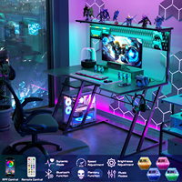 Bureau d'ordinateur de jeu en L en bois avec plateau en fibre de carbone, prises électriques, éclairage LED, panneau perforé réversible, surface en MDF et rangement