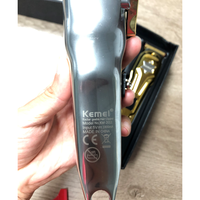Tondeuse Kemei dorée, Kemei 2011, nouvelles idées de produits 2022, tondeuse à cheveux professionnelle Kemei sur chaise de barbier
