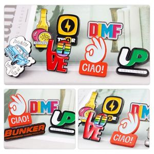 เข็มกลัดโลหะเคลือบแข็งลายอนิเมะน่ารักแบบขายส่ง ออกแบบโลโก้ได้ตามต้องการ - Product Image 6