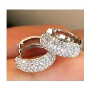 Boucles d'oreilles créoles Xinfly en or 18 carats avec grappe de diamants pavés de 0,85 carat - Product Image 1