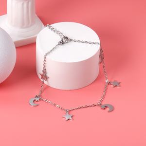 Chaîne de cheville en acier inoxydable plaqué or 18 carats avec motif étoiles et lune pour femme - Product Image 5