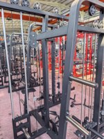 Appareil de musculation à câbles croisés SK Commercial avec système de poulies réglables et banc d'entraînement pour hôtel, salle de sport, studio