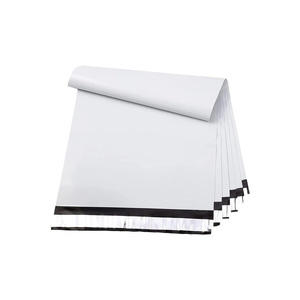 Sac de Courrier en Polyéthylène Personnalisé avec Impression de Logo et Pochette pour l'Emballage de Chaussettes, Chaussures et Fourrures - Product Image 1