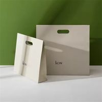 Poignées découpées de luxe Design Shopping Emballage Cadeau personnalisé Maquillage Cosmétique Beauté Durable Rose Réutilisable Shopping Sacs en papier
