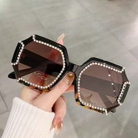2083B Kacamata Hitam Wanita Bingkai Besar Baru Perlindungan UV400 Kacamata Dekoratif Berlian Fashion Personalisasi Eropa