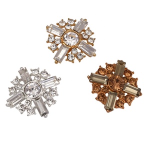 Nuovo Design 2026: Bottone in Metallo con Cristalli e Diamanti, Fibbia a Croce Traforata in Metallo - Product Image 1