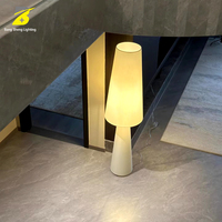 Lampe sur pied à abat-jour en tissu conique minimaliste - Éclairage d'ambiance confortable pour salon/hôtel