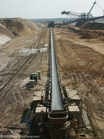 Convoyeur à bande de taille personnalisable avec moteur et roulement pour usine de ciment et ligne de production de ciment, capacité de 2500t/jour