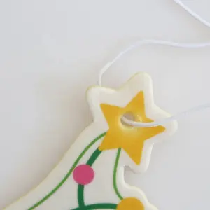 ชุดน้ำหอมปรับอากาศในรถยนต์ กลิ่นน้ำผึ้งพีช พร้อมกระดาษซับกลิ่นพิมพ์ลายโลโก้ตามสั่งด้วยเทคนิคการพิมพ์ซิลค์สกรีนบนผ้าฝ้าย - Product Image 2