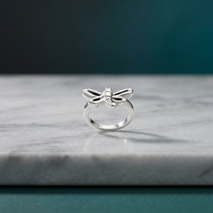 แหวนดีไซน์เก๋รูปแมลงปอสำหรับผู้หญิงจาก 925 Silver Vault - Product Image 2