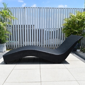 Chaises longues <span class=keywords><strong>en</strong></span> rotin pour l'extérieur Chaise longue <span class=keywords><strong>de</strong></span> <span class=keywords><strong>jardin</strong></span> avec coussin Mobilier <span class=keywords><strong>de</strong></span> piscine Patio Piscine Chaise <span class=keywords><strong>de</strong></span> plage Ensemble <span class=keywords><strong>de</strong></span> meubles <span class=keywords><strong>de</strong></span> <span class=keywords><strong>jardin</strong></span> - Product Image 2