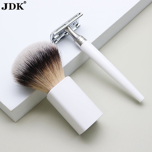 Pinceau de rasage <span class=keywords><strong>blanc</strong></span> écologique portable avec brosse de nettoyage de <span class=keywords><strong>barbe</strong></span> du fabricant de poignée acrylique - Product Image 5