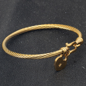 Bracelet Cœur Verrouillable en Alliage de Zinc Doré pour Femme – Bijou Rétro Minimaliste avec Tressage Câble – Idéal Cadeau - Product Image 4