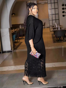 Vestido Maxi Holgado con Mangas Murciélago, Cuello en V, Estilo Adelgazante, Cola de Pez, Flecos y Aberturas - Product Image 2