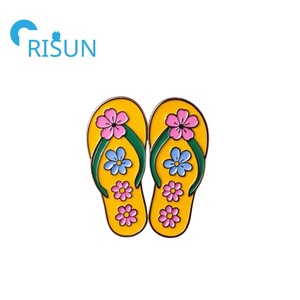 Metal dibujos animados moda esmalte <span class=keywords><strong>zapatillas</strong></span> Pin broche personalizado Unisex Slide hombres zapatilla Pin insignia zapatilla Flip Flop zapato solapa Pins - Product Image 5