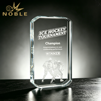 Edele rechte verticale achthoekige kristallen ijshockey award met gegraveerde groepsatleet silhouet, aangepast logo, sportcompetitie prijs