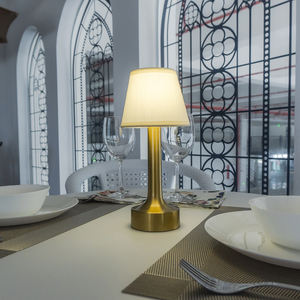 Lámpara de Mesa Inalámbrica Recargable de Aluminio, con Control Remoto, Iluminación Ambiental, Decoración Elegante para Dormitorio, Venta al Por Mayor - Product Image 4