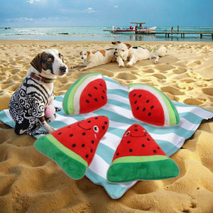 Commercio all'ingrosso <span class=keywords><strong>Pet</strong></span> fornitore di peluche di frutta ripiena fragola anguria giocattoli cigolanti chewing cane giocattoli all'aperto spiaggia Picnic in estate - Product Image 1