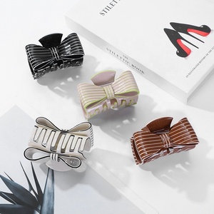 Pinza de Pelo Francesa Retro Brillante con Diseño de Parches y Lazo de Color Sólido, Hecha a Mano, Elegante y Delicada, Tipo Garra de Tiburón, Accesorio para el Cabello con Estilo - Product Image 6