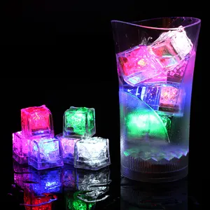 Cubo de hielo luminoso parpadeante para fiesta, adornos de bebida para Club, barra luminosa de agua, accesorios de vino para deshierbe, Festival, gran oferta