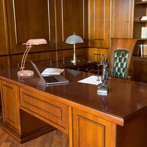 Lampe de table de type banquier, douille E27, design rose, idéale pour les bureaux et la décoration intérieure. - Product Image 1