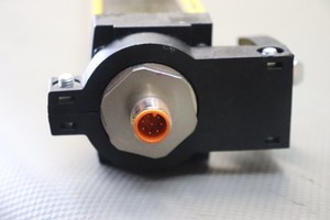 Barrera de Luz de Seguridad Original Nueva C4000 C40E1001AG300 1027949 19ms para PLC, Amplia Experiencia Técnica con Sólida Base Industrial - Product Image 4