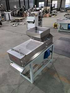 Máquina Peladora Industrial Automática de 200KG/H de Capacidad para Remover la Piel de Cacahuetes Tostados y Secos con Motor - Product Image 3