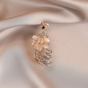 Broches en cristal de luxe, broches vintage plaquées or, bijoux de mode pour femmes, broche pour mariage, cadeaux de mariage, broche bijou - Product Image 5