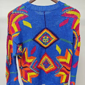 Suéter de mujer casual bohemio tejido por ordenador multicolor con patrón de rombos y logotipo frontal - Product Image 1