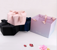 Boîte-cadeau de luxe en forme d'hexagone rose fait à la main pour invitation de mariage avec différents inserts