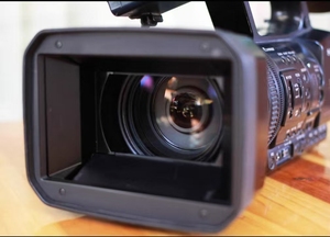 Caméra vidéo professionnelle de haute qualité d'image AX 2000E avec zoom optique 20X et objectif HDR-AX2000E - Product Image 4