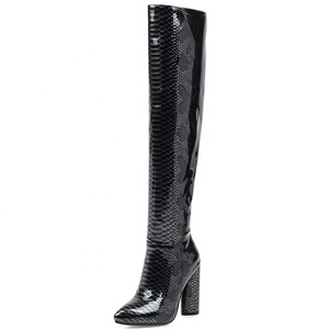 Bottes hautes pour femmes, taille 46, à talon épais, pour l'hiver, en PU brillant effet peau de serpent, longues, jusqu'au-dessus du genou - Product Image 4