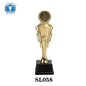 Trophée sportif en fer plaqué or série B&C SL 2024 - Souvenir d'art populaire assemblé en métal <span class=keywords><strong>Europe</strong></span> - Product Image 1
