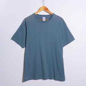 Camiseta básica de 100% algodón personalizada para hombre, camiseta de gran tamaño, tela de punto lisa en blanco con cuello redondo, transpirable y sostenible - Product Image 3