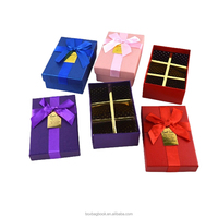 Boîte à bijoux vintage en bois avec pendentif vente en gros Boîte cadeau en carton imprimé pour bague et bracelet Boîte en plastique pour montre Boîtes de voyage
