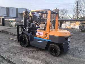 Chariot élévateur TCM d'occasion 5 tonnes CPCD50/TCM30/TCM25 avec moteur de pompe de boîte de vitesses et moteur - Excellent état en stock pour Mines/Construction/Ports - Product Image 2