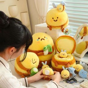 Coussin en peluche abeille personnalisable, adorable jouet en peluche insecte, porte-clés fait main, pendentif de sac, cadeau pour activités - Product Image 3