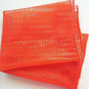 Saco de malla tubular de polipropileno de 25 kg de color rojo para envasar frutas, cebollas y patatas, tipo Raschel. - Product Image 4