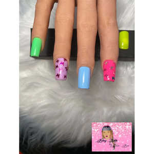 Flutter Away Short Square: Se requiere medición de la talla de la mano - Product Image 1