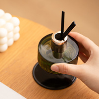 Diffuseur de parfum pour voiture Rose Agarwood, diffuseur d'air pour voiture, parfum de jardin humide, diffuseur d'huiles essentielles pour voiture, fixation ferme