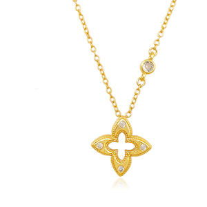 Raffinata Collana con Ciondolo Quadrifoglio Placcato Oro in Acciaio al Titanio con Zirconi - Product Image 5