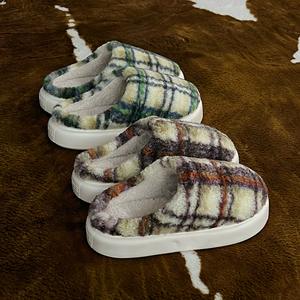 Zapatillas de algodón Step on Poo Feeling para mujer 2025 nuevo invierno hogar interior cálido pareja zapatillas de felpa hombre Otoño e Invierno días - Product Image 1