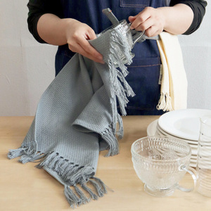 Serviette de cuisine en coton de style nordique, rectangulaire, couleur unie avec pompon, gris, blanc cassé, café, lavable en machine - Product Image 3